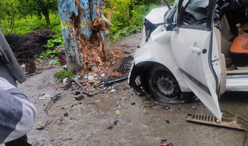 North Kashmir: Speeding car rams into tree, minor girl killed North Kashmir: Speeding car rams into tree, minor girl killed