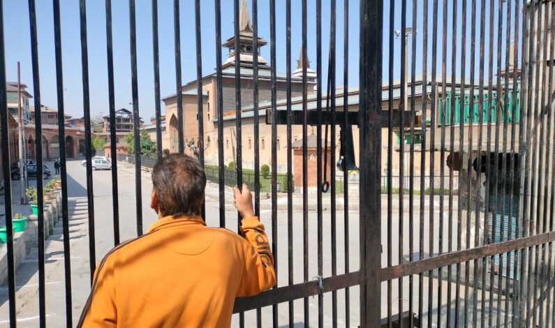 ‘Authorities disallow Jummat-ul-Vida at Historic Jama Masjid Srinagar’ ‘Authorities disallow Jummat-ul-Vida at Historic Jama Masjid Srinagar’