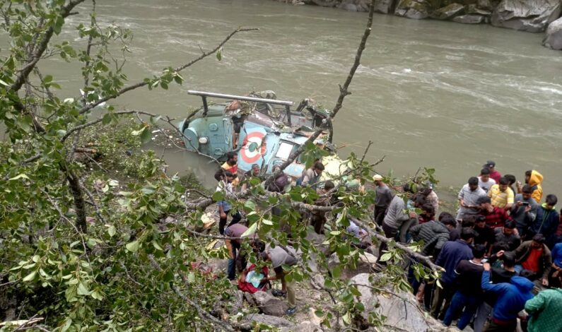 Kishtwar Helicopter Crash leaves 3 personnel injured Kishtwar Helicopter Crash leaves 3 personnel injured