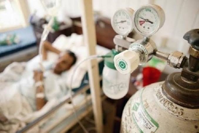 Man on oxygen support loses life as PDD ‘snaps’ electricity in Soura, allege residents Man on oxygen support loses life as PDD ‘snaps’ electricity in Soura, allege residents